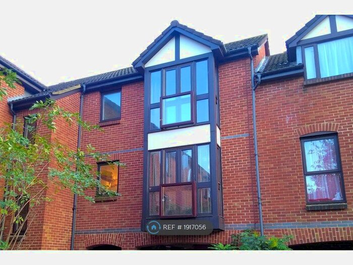 1 Bedroom Flat To Rent In Farriers Close, Epsom, KT17