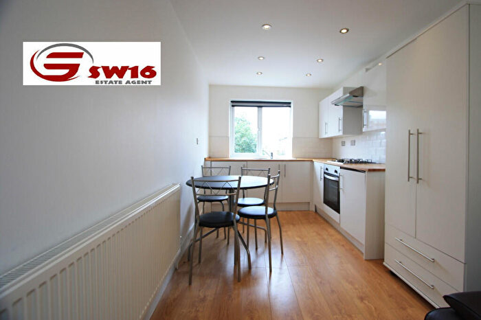 Studio To Rent In Walworth Road, London, SE17