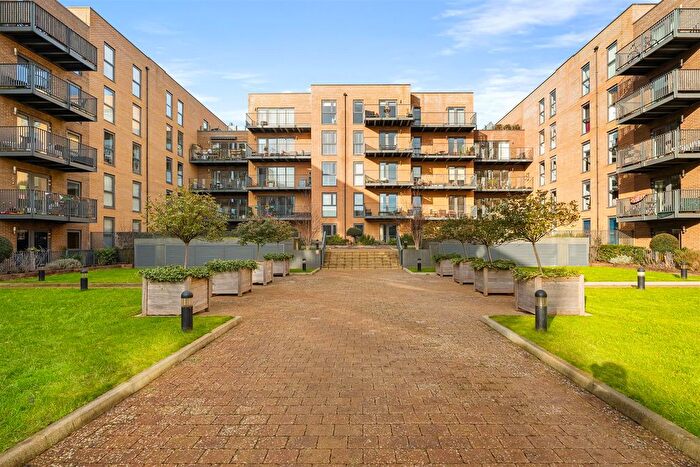 3 Bedroom Flat For Sale In Apple Yard, Penge, SE20