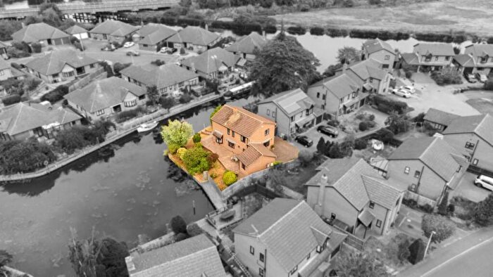 4 Bedroom Detached House For Sale In Riverside Mead, Peterborough, PE2