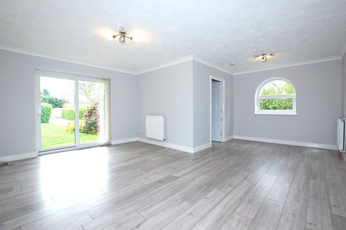2 Bedroom Flat To Rent In Centenary Court, Albemarle Road, Beckenham, BR3