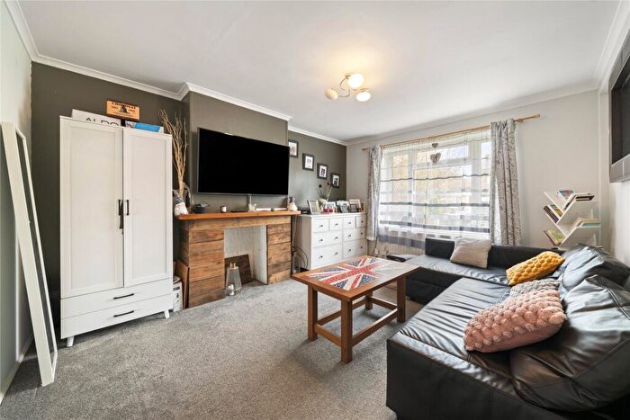 2 Bedroom Flat For Sale In Winston Drive, Stoke D'Abernon, Cobham, Surrey, KT11