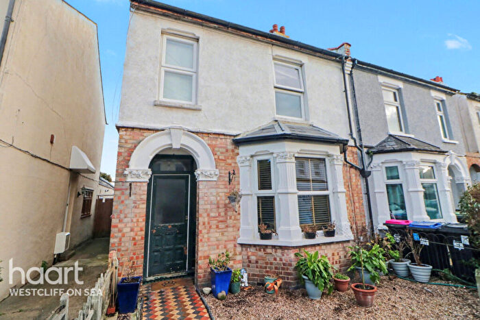 3 Bedroom Semi Detached House For Sale In Richmond Avenue, Southend-On-Sea, SS3