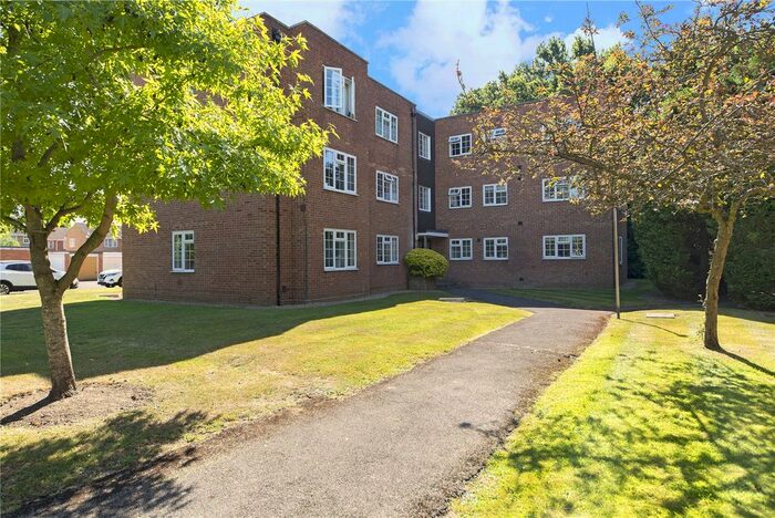 2 Bedroom Flat To Rent In Colne Lodge, Colne Drive, Walton-On-Thames, Surrey, KT12