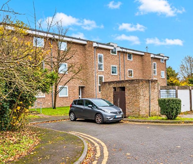 2 Bedroom Flat For Sale In Sandown Drive, Carshalton, SM5