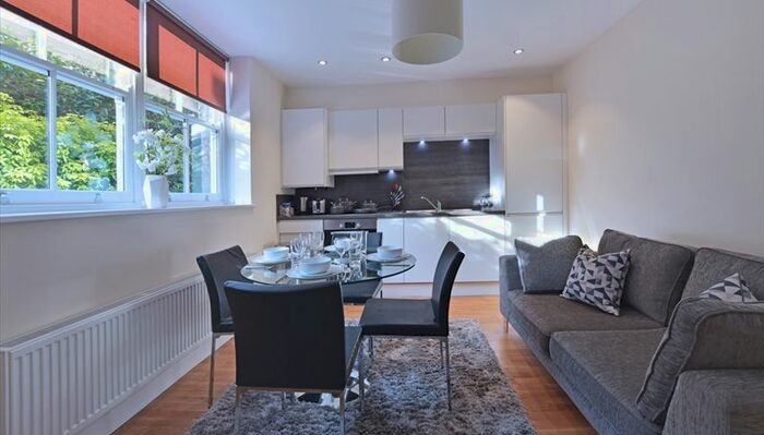 2 Bedroom Flat To Rent In Hamlet Gardens, London, W6