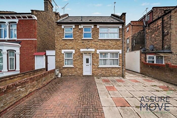2 Bedroom Detached House To Rent In Ravenstone Road, London, N8