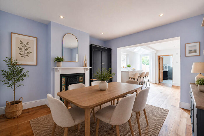 2 Bedroom Terraced House For Sale In Eagle Road, Guildford, GU1