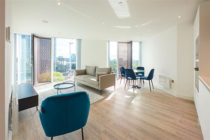 2 Bedroom Flat To Rent In Thr, M15