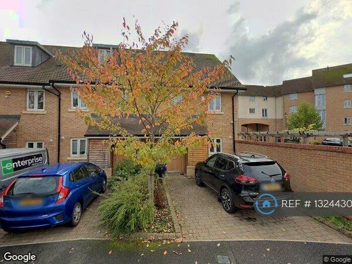 3 Bedroom End Of Terrace House To Rent In New Mossford Way Barkingside Ilford, Ilford, IG6