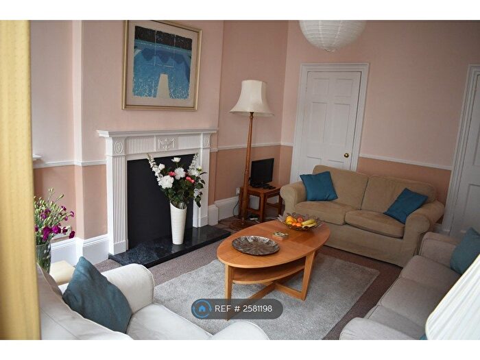 2 Bedroom Flat To Rent In Brighton Street, Edinburgh, EH1