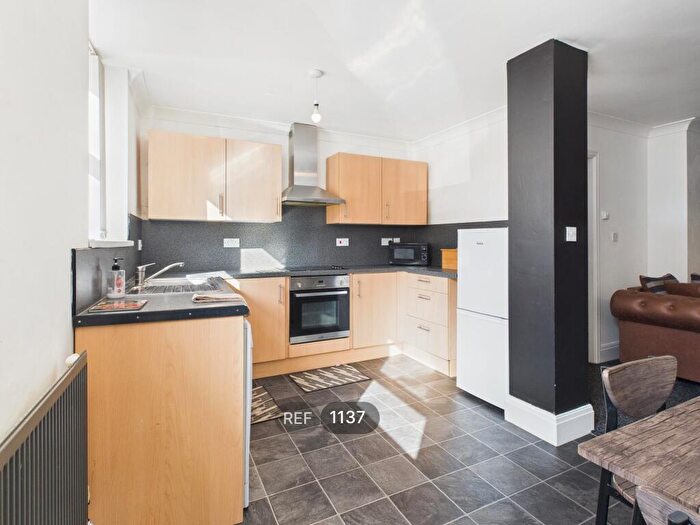 1 Bedroom Apartment To Rent In Rosedale Mansions, Boulevard, HU3