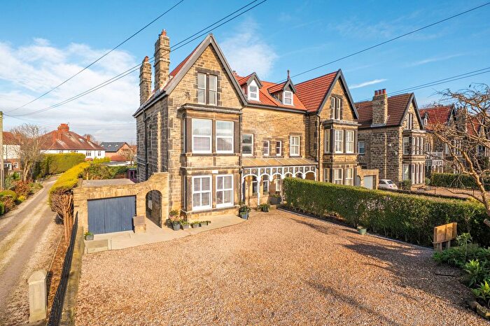 2 Bedroom Flat To Rent In Hookstone Chase, Harrogate, HG2