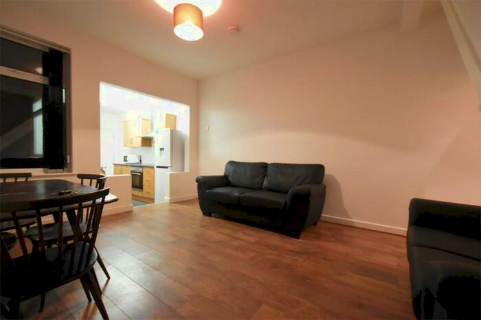 4 Bedroom Semi-Detached House To Rent In Student Property Milner Road Selly Oak, Birmingham, B29