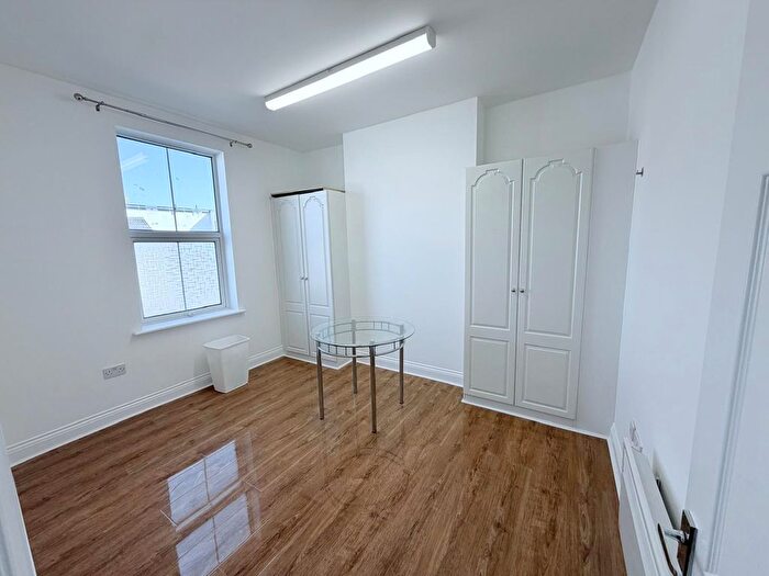 2 Bedroom Flat To Rent In Woodthorpe Road, Ashford, TW15