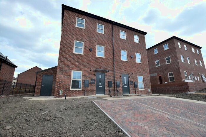 2 Bedroom Town House To Rent In Coltman Way, Leeds, West Yorkshire LS14