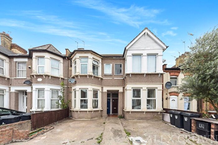 2 Bedroom Maisonette To Rent In Valentines Road, Ilford, IG1