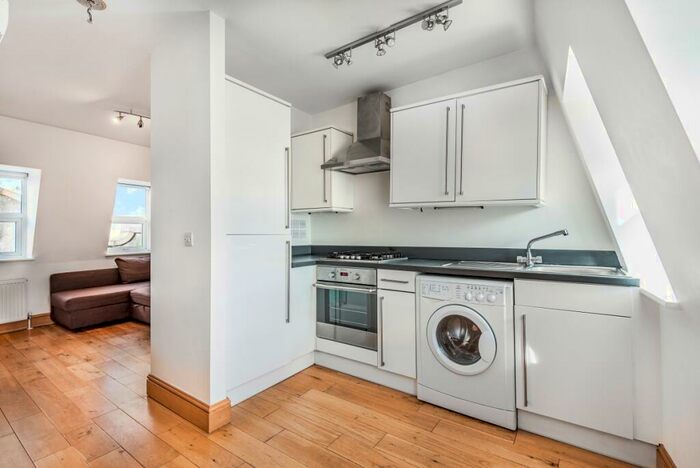Apartment To Rent In High Road London, N2