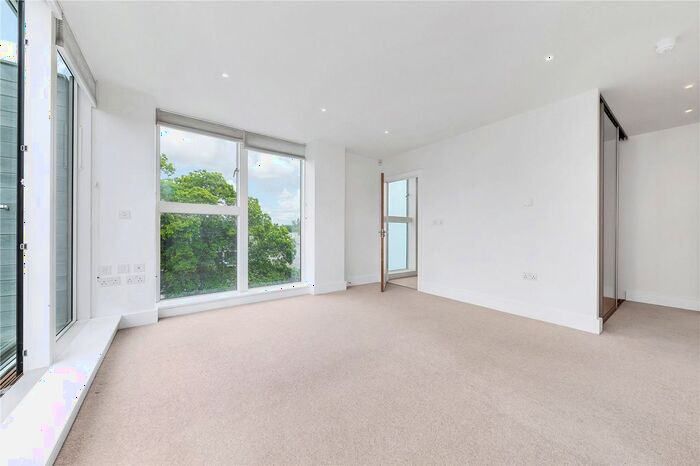 2 Bedroom Flat For Sale In Kingfisher Way, Cambridge, Cambridgeshire, CB2