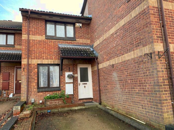 2 Bedroom House To Rent In Hanover Walk, Hatfield, AL10