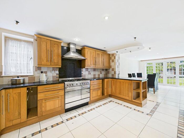 6 Bedroom Detached House To Rent In Woodlands Avenue, Eastcote, HA4