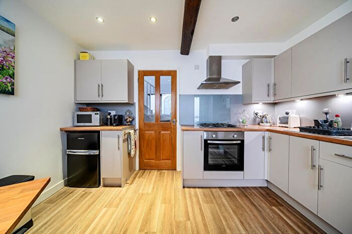 4 Bedroom Semi Detached House For Sale In High Street, Watlington, OX49