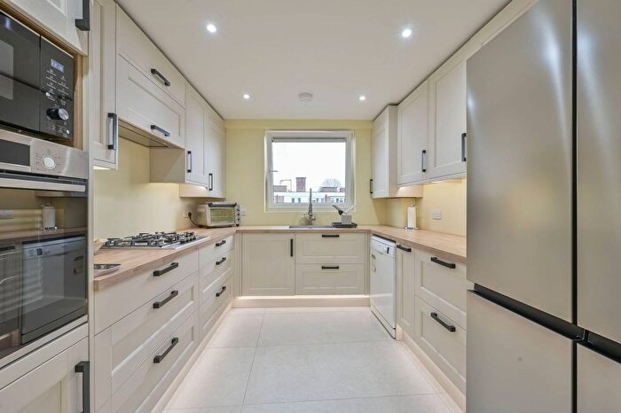 3 Bedroom Flat To Rent In St John's Avenue, Putney, London, SW15