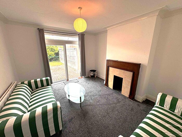 4 Bedroom Semi Detached House To Rent In St Annes Road, Headingley, Leeds, LS6