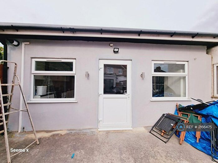 Studio To Rent In Kenton, Harrow, HA3