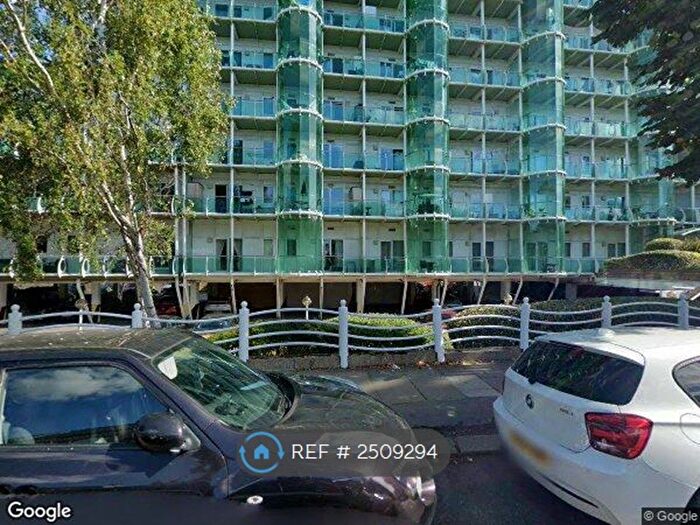 2 Bedroom Flat To Rent In Tower Point, Enfield, EN2