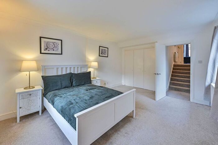 2 Bedroom Flat To Rent In Hans Road, Knightsbridge, London, SW3