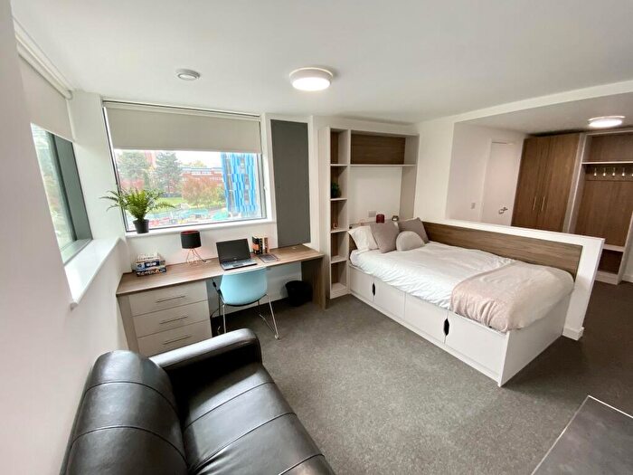 1 Bedroom Flat To Rent In George Road - Premium Studio, Five Ways, West Midlands, B15