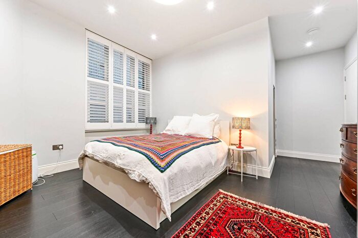 3 Bedroom Flat To Rent In Montagu Mansions, Marylebone, London, W1U