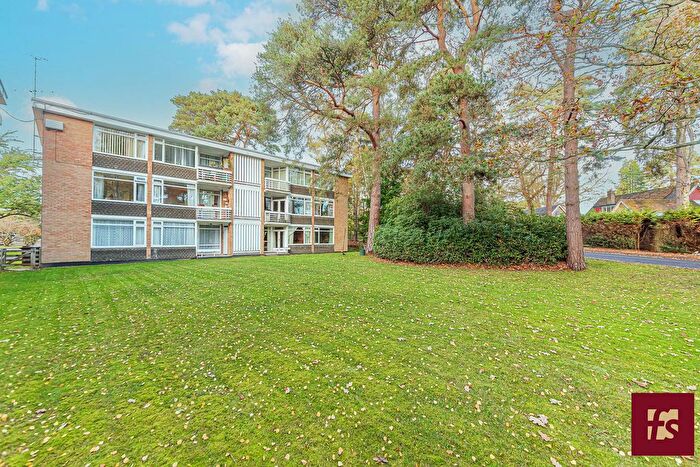 2 Bedroom Flat For Sale In Linkway, Crowthorne, RG45