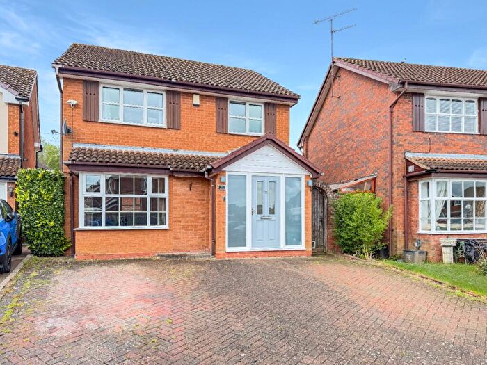 4 Bedroom Detached House For Sale In Ames Close, Luton, LU3