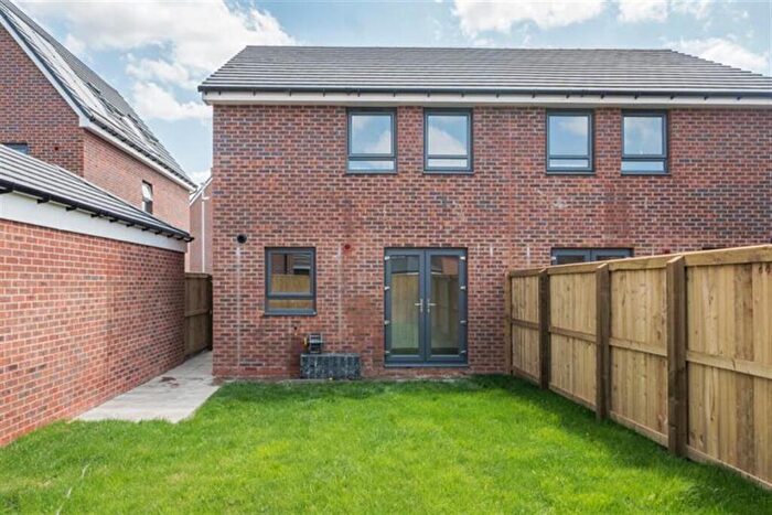 3 Bedroom End Of Terrace House To Rent In Bedroom End Of Terrace House In Sandiacre Way, Aylesbury, HP22