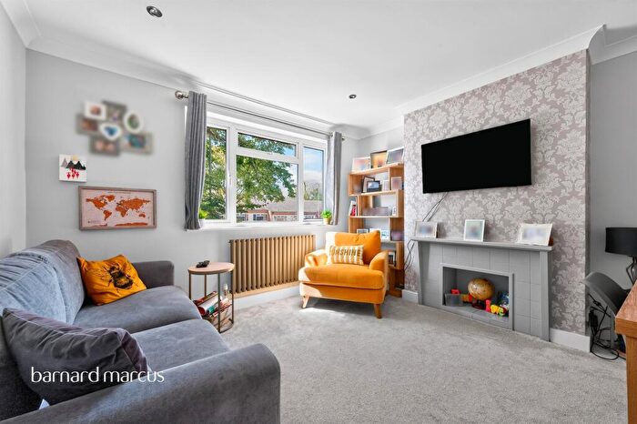 2 Bedroom Maisonette For Sale In Hook Road, Surbiton, KT6