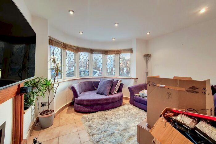 3 Bedroom Semi-Detached House To Rent In Budleigh Crecent, Welling, Kent, DA16