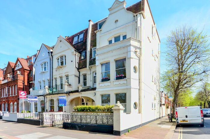 2 Bedroom Maisonette To Rent In New Kings Road, Parsons Green, London, SW6