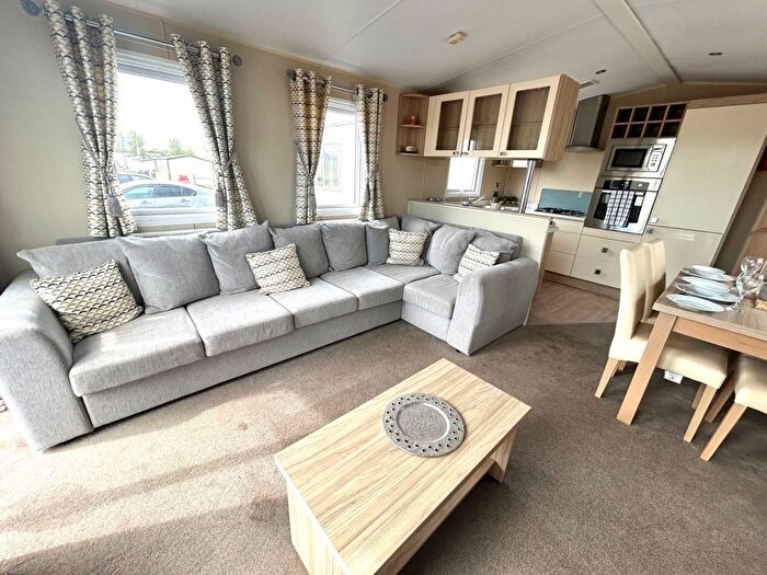 2 Bedroom Mobile/park Home For Sale In Hythe Road, Dymchurch, Romney Marsh, TN29