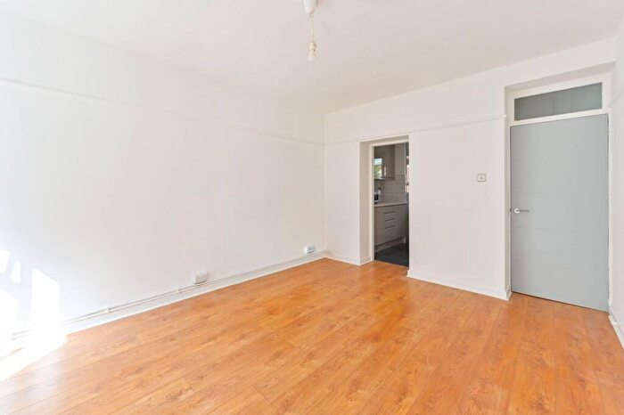1 Bedroom Flat To Rent In Strasburg Road, , Battersea, London, SW11
