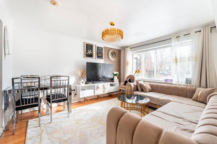 2 Bedroom Flat For Sale In Forty Avenue, Sudbury, Wembley, HA9
