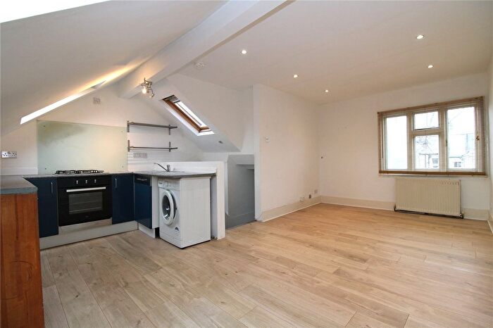 1 Bedroom Flat To Rent In Leander Road, London, SW2