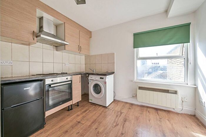 Studio To Rent In Kilburn, Kilburn, London, NW6