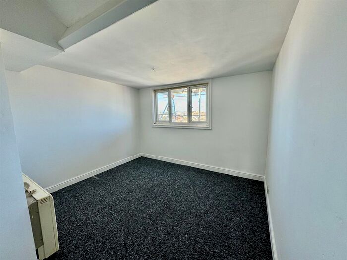 2 Bedroom Flat To Rent In Aberdeen Walk, Scarborough, YO11