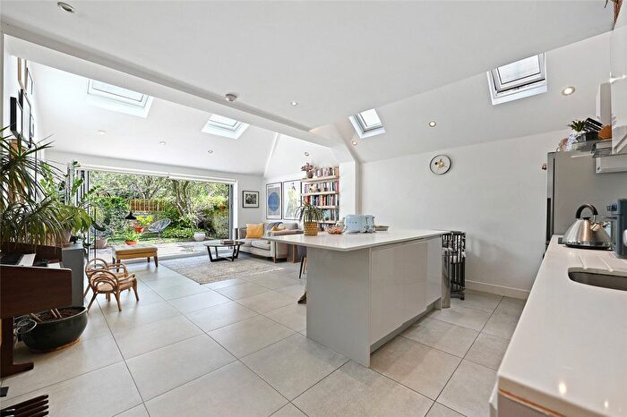 2 Bedroom Flat For Sale In Ormiston Grove, London, W12