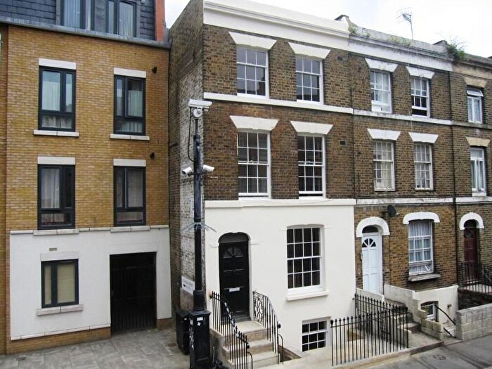 1 Bedroom Flat To Rent In High Street, Rochester, ME1