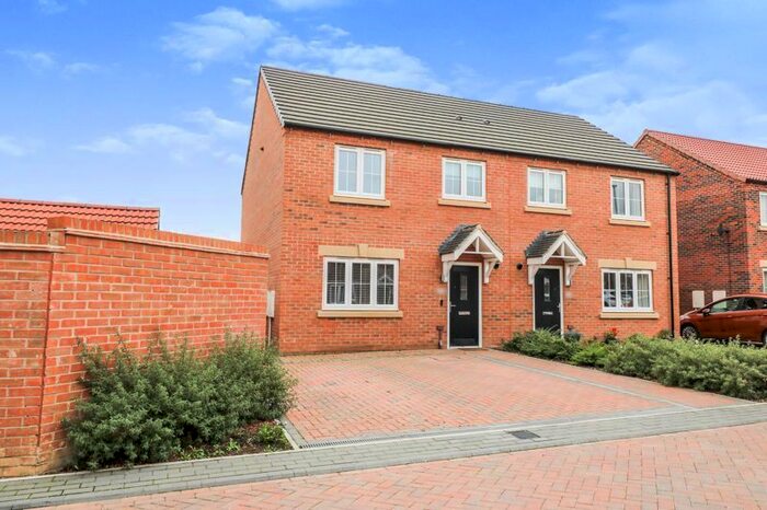 3 Bedroom Semi-Detached House To Rent In Ketil Place, Anlaby, Hull, HU10