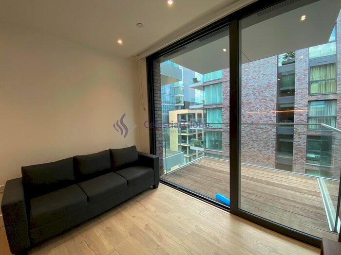 1 Bedroom Flat For Sale In Piazza Walk, London, E1