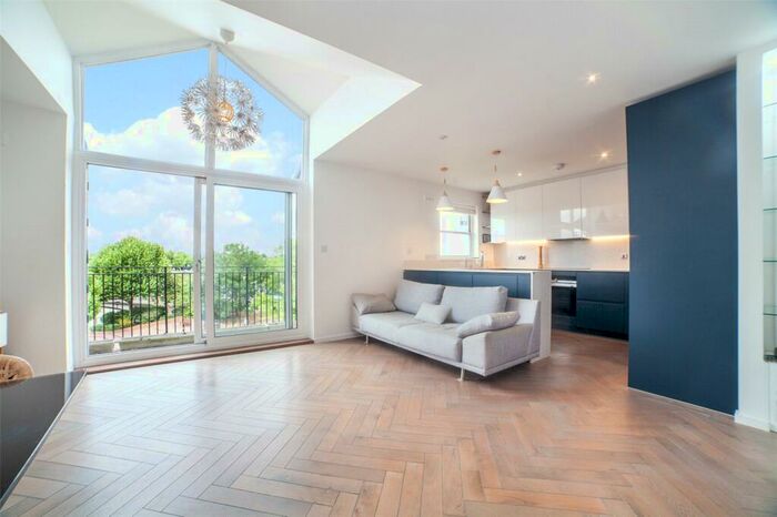 2 Bedroom Apartment To Rent In Paveley Drive, Battersea Park, London, SW11